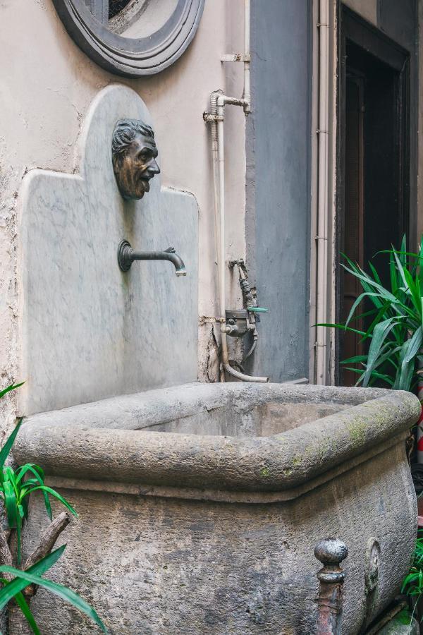 La Smorfia Hotel Napoli Bagian luar foto