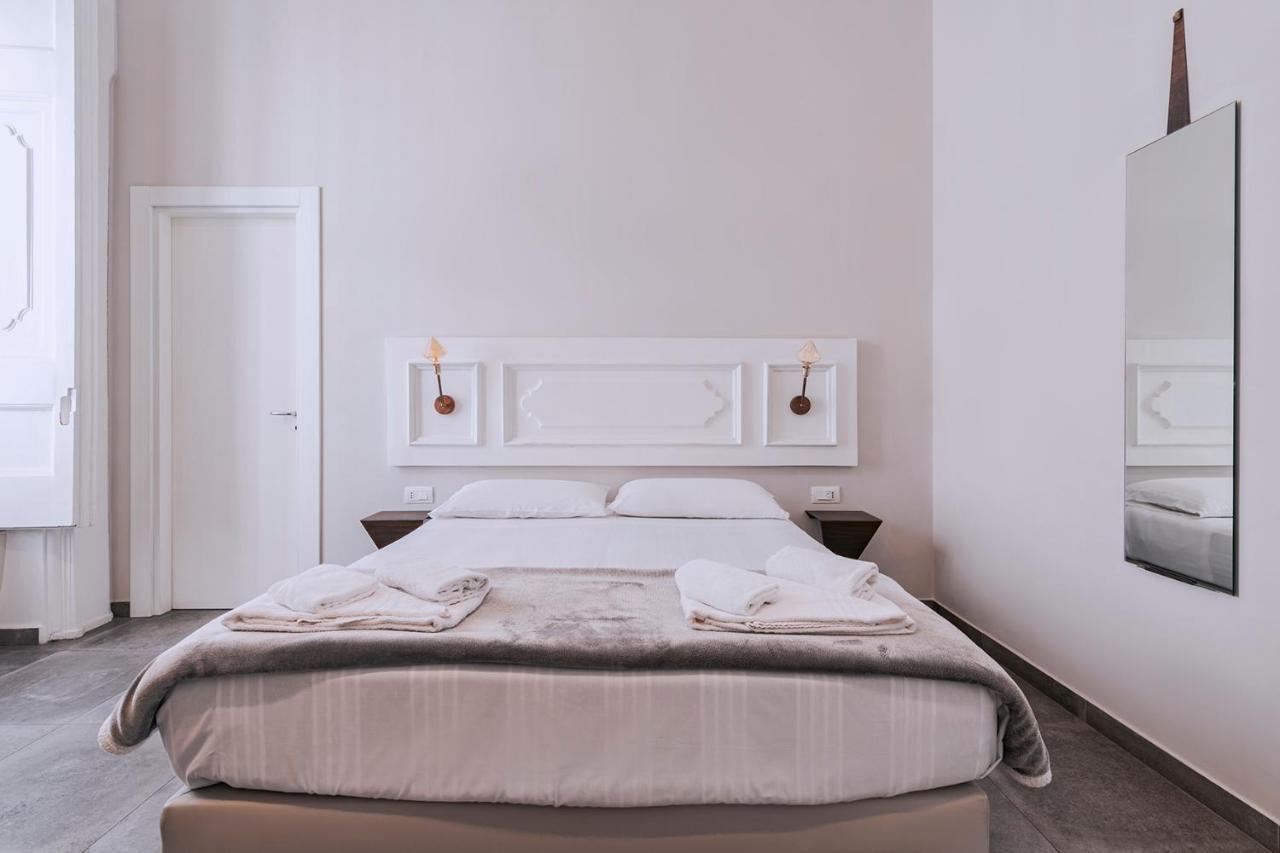 La Smorfia Hotel Napoli Bagian luar foto