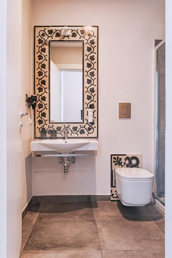 La Smorfia Hotel Napoli Bagian luar foto