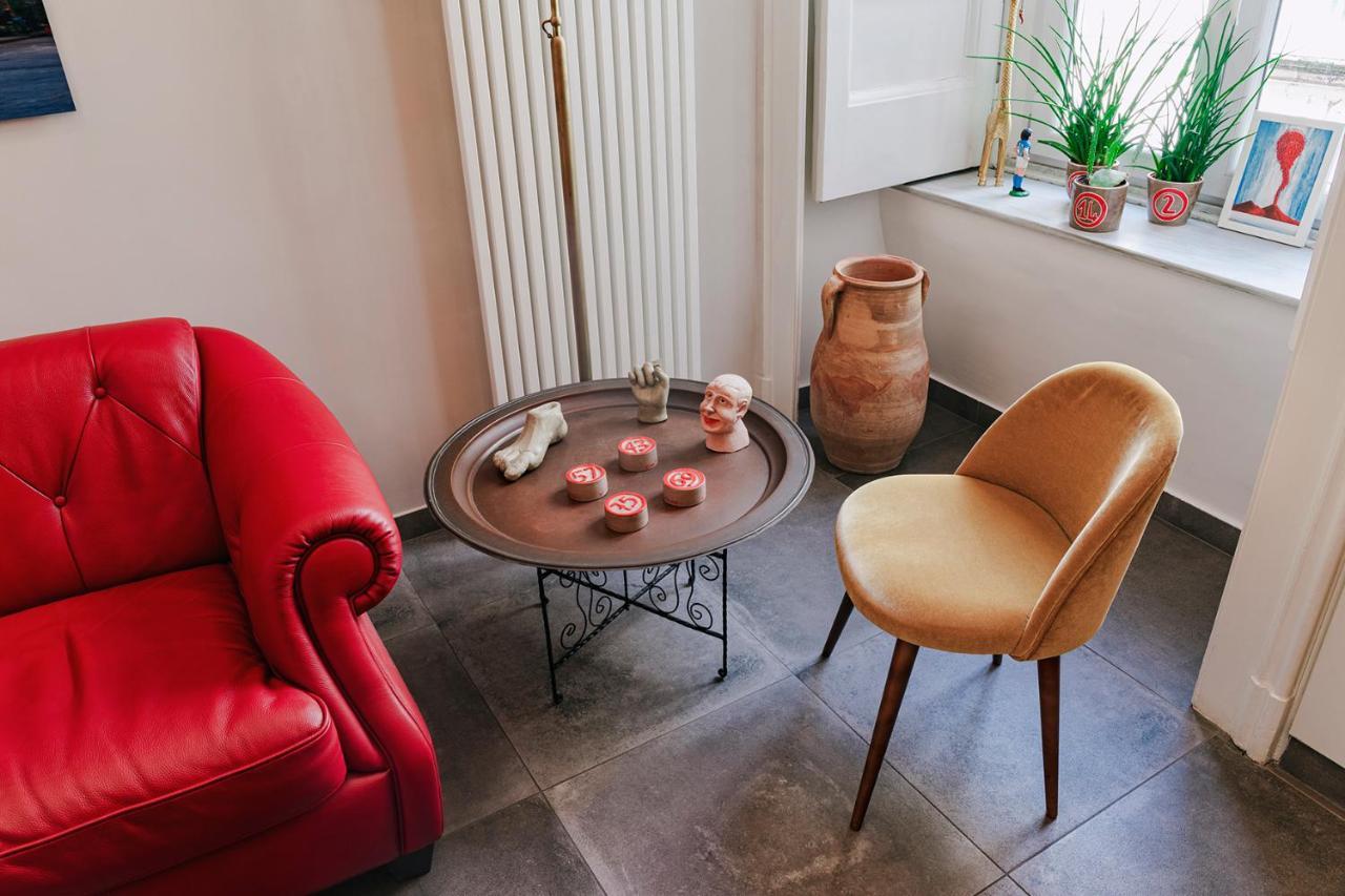 La Smorfia Hotel Napoli Bagian luar foto