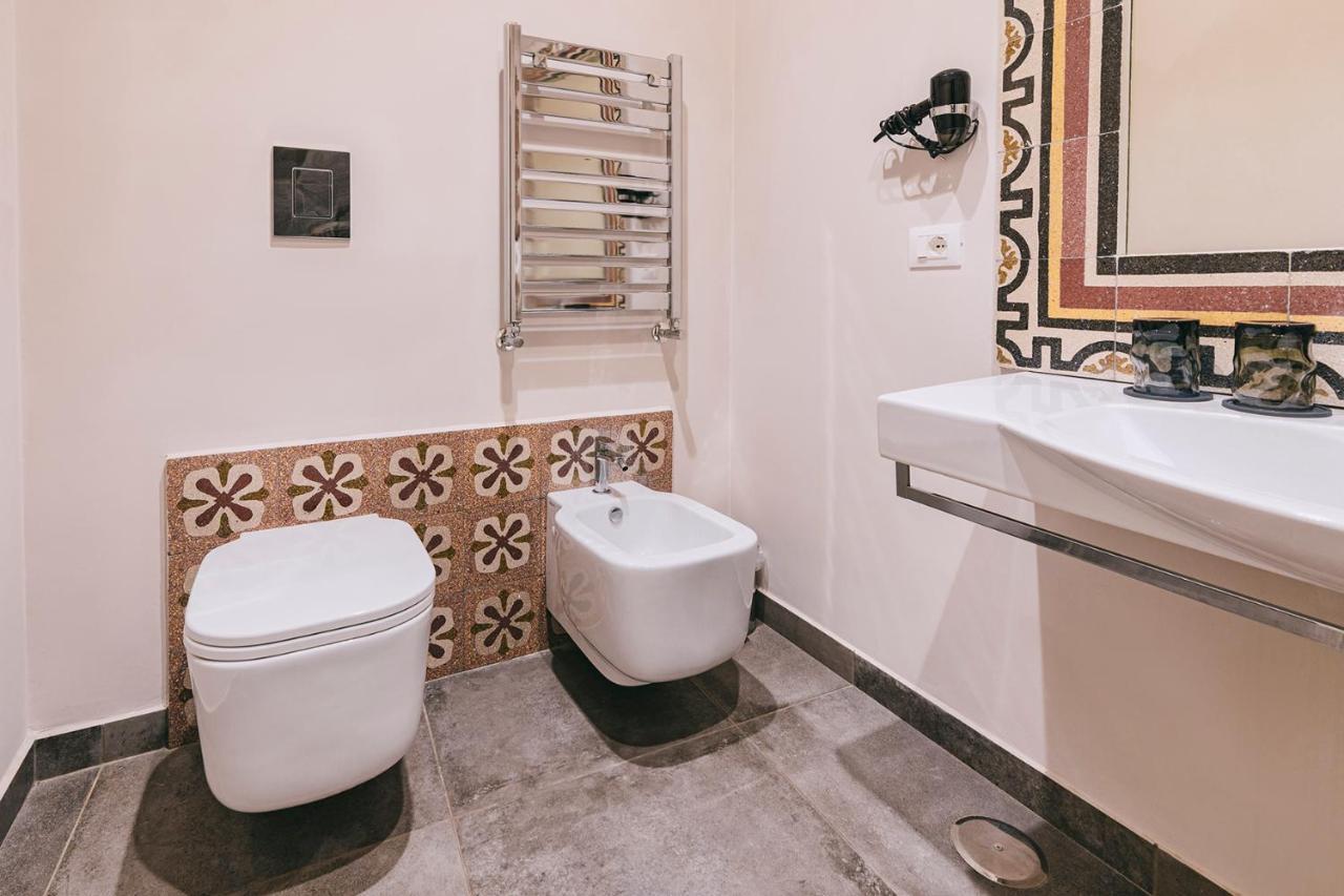La Smorfia Hotel Napoli Bagian luar foto