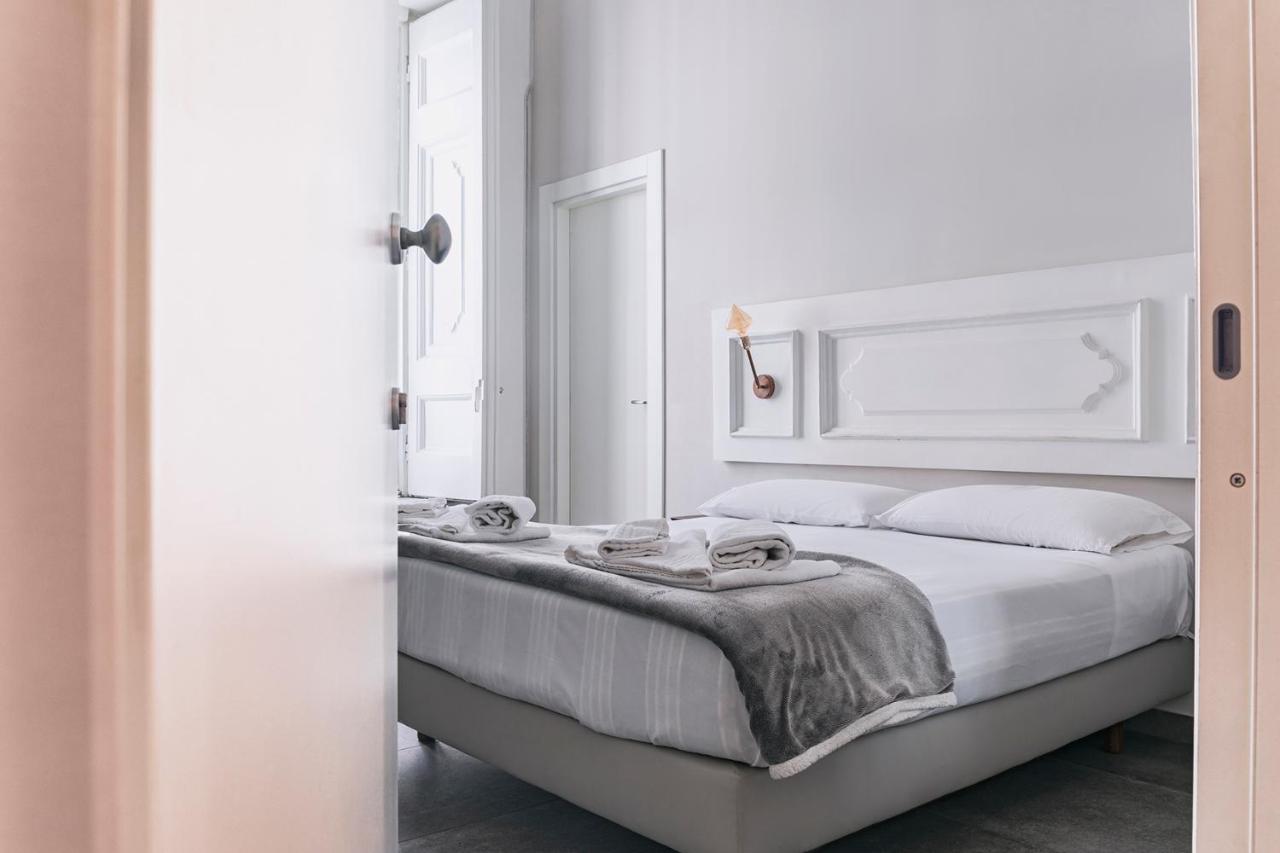 La Smorfia Hotel Napoli Bagian luar foto