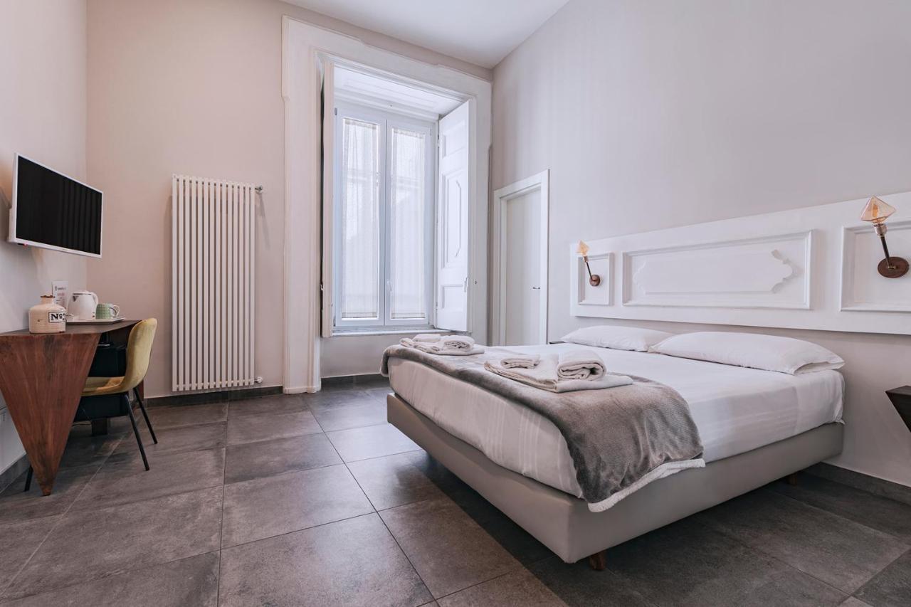 La Smorfia Hotel Napoli Bagian luar foto