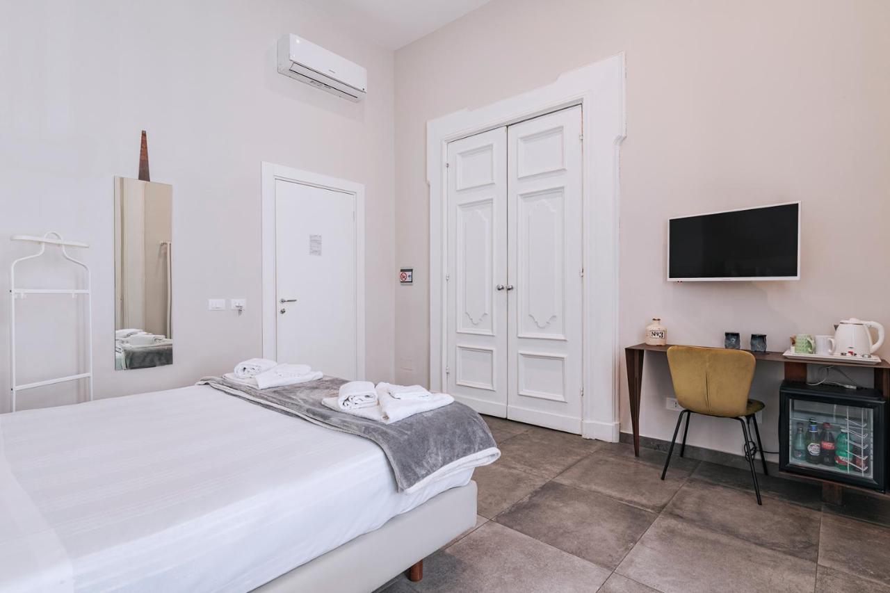 La Smorfia Hotel Napoli Bagian luar foto