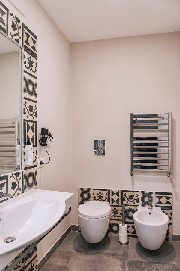 La Smorfia Hotel Napoli Bagian luar foto