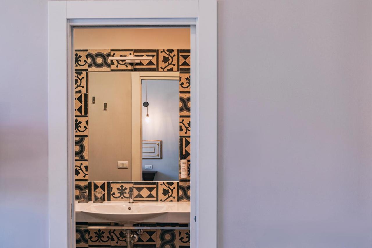 La Smorfia Hotel Napoli Bagian luar foto